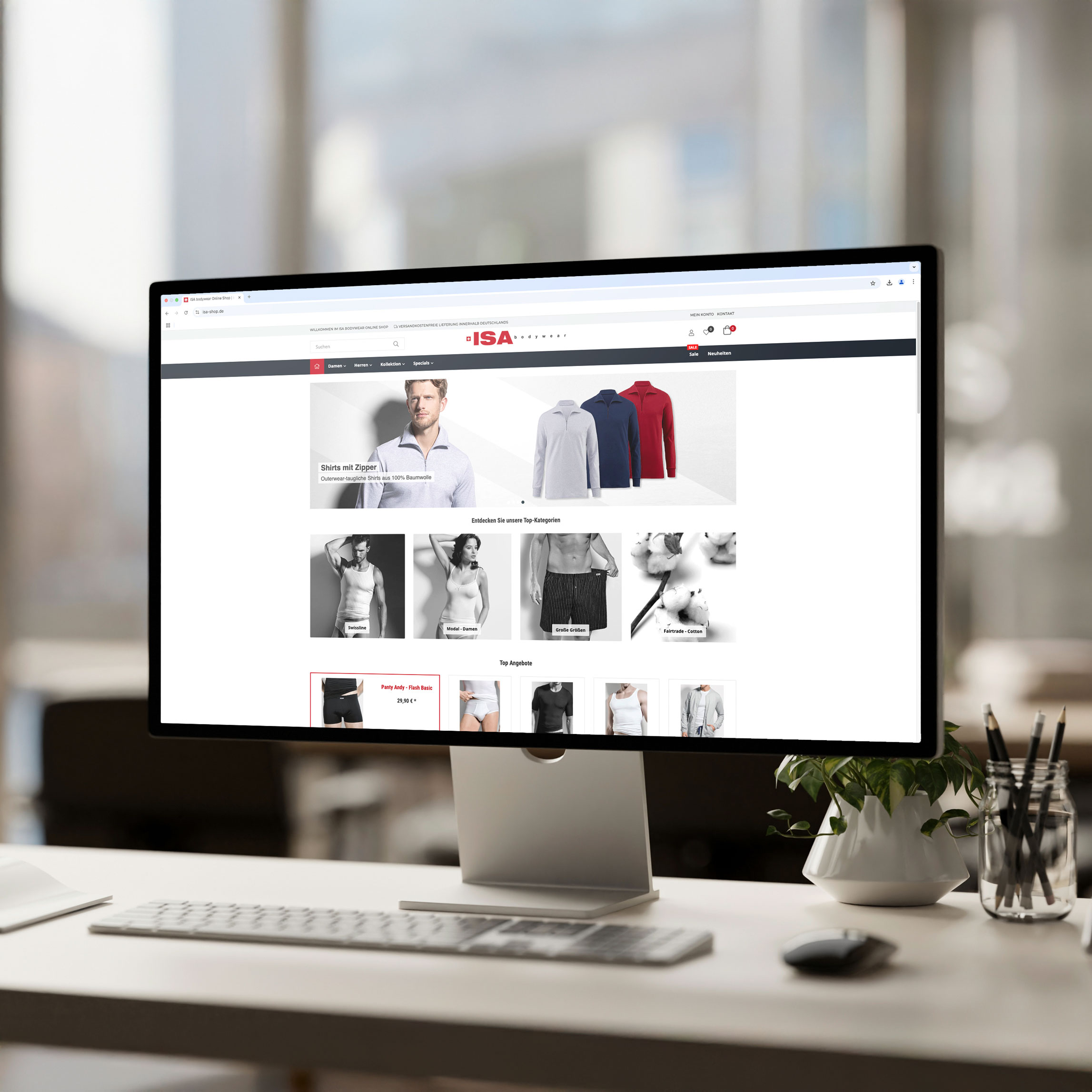 Referenz ISA Bodywear - PC auf einem Schreibtisch auf dem der Onlineshop von ISA geöffnet ist.