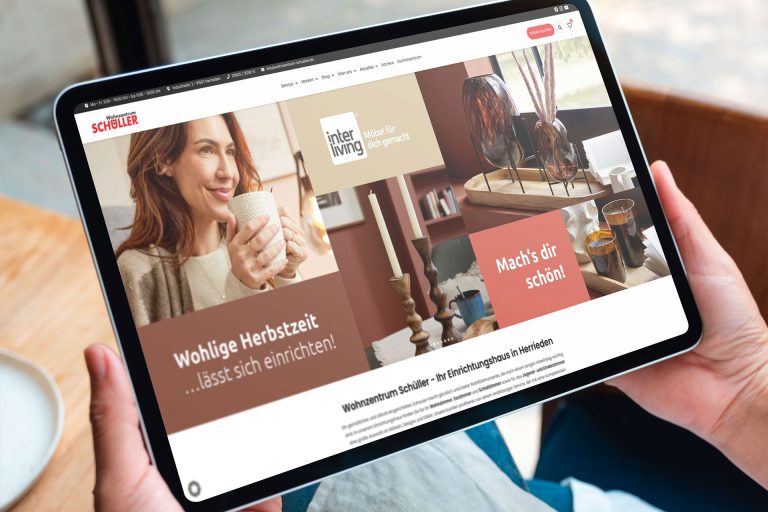 Referenzwebseite - Wohnzentrum Schüller auf einem Tablet
