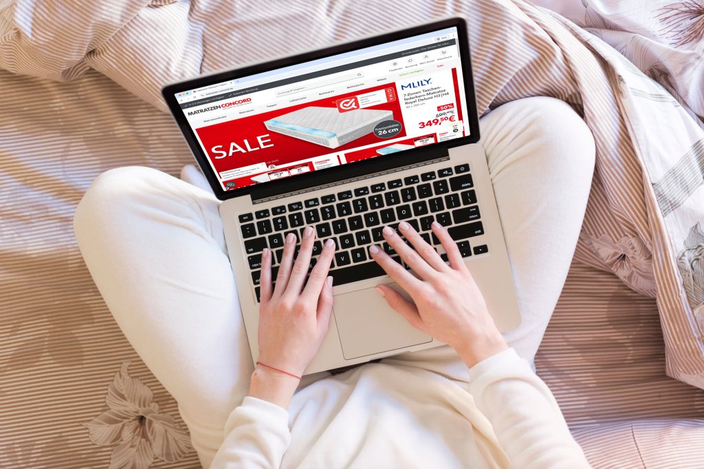 Referenzwebseite -Matratzen Concord auf einem Laptop